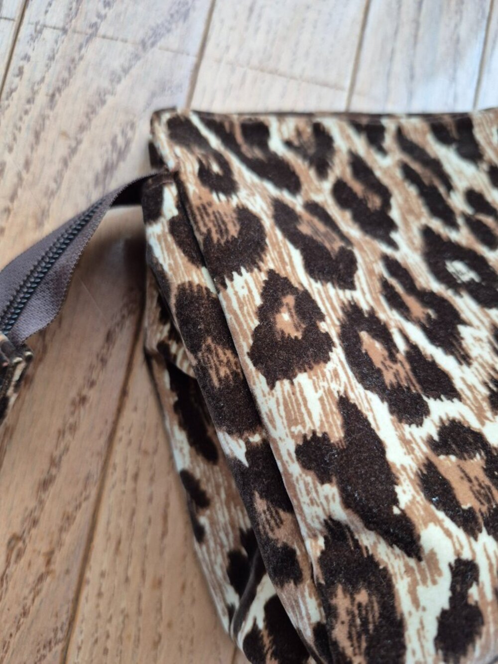 Dolce Gabbana Parfums Leopard Print Cosmetic Makeup Toiletry Bag - Picture 3 of 8